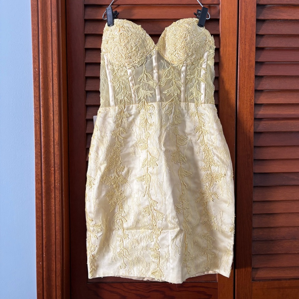 Strapless Lace mini hoco dress (xs-s)